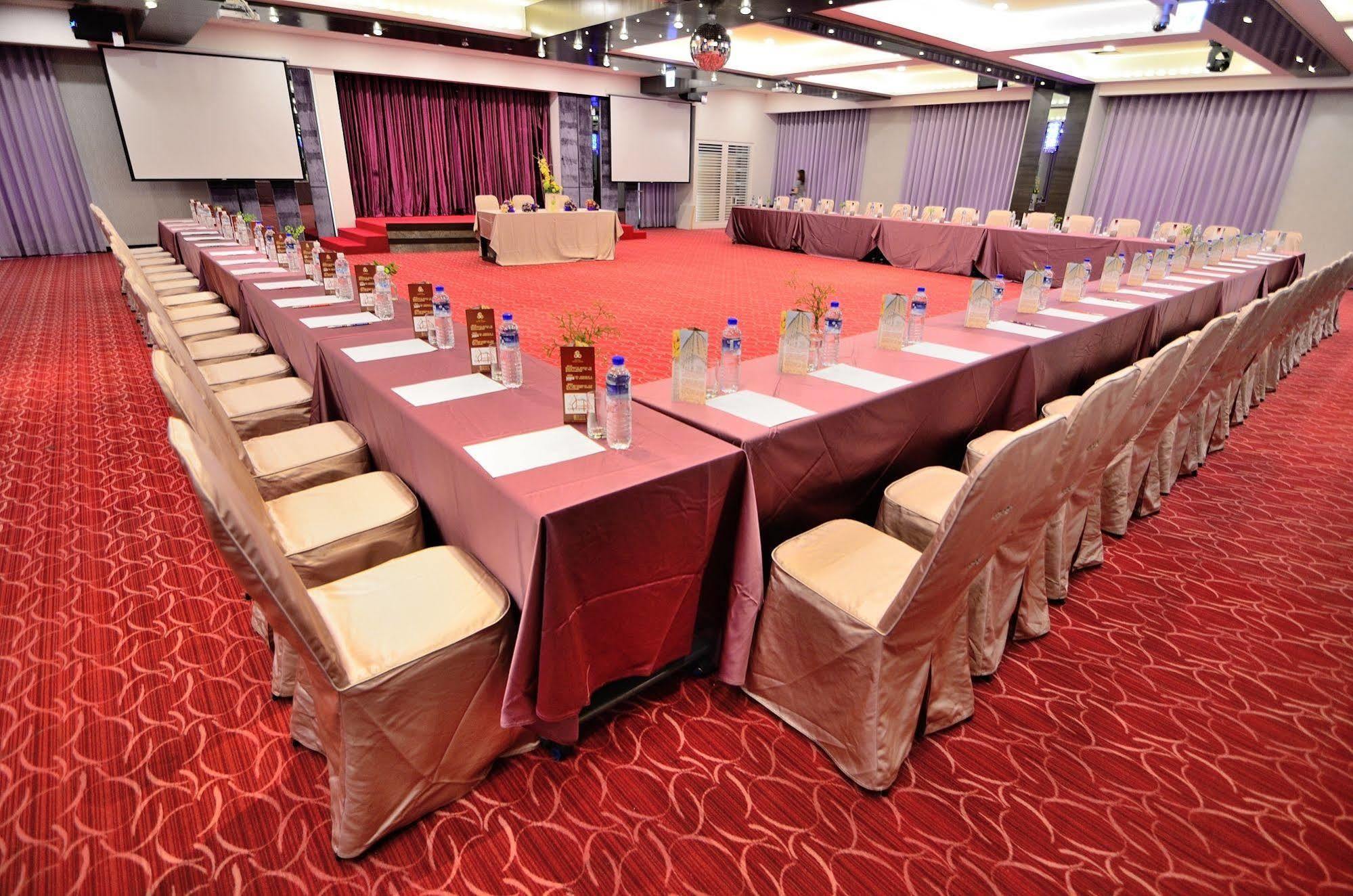 Royal Chiayi Hotel Екстер'єр фото