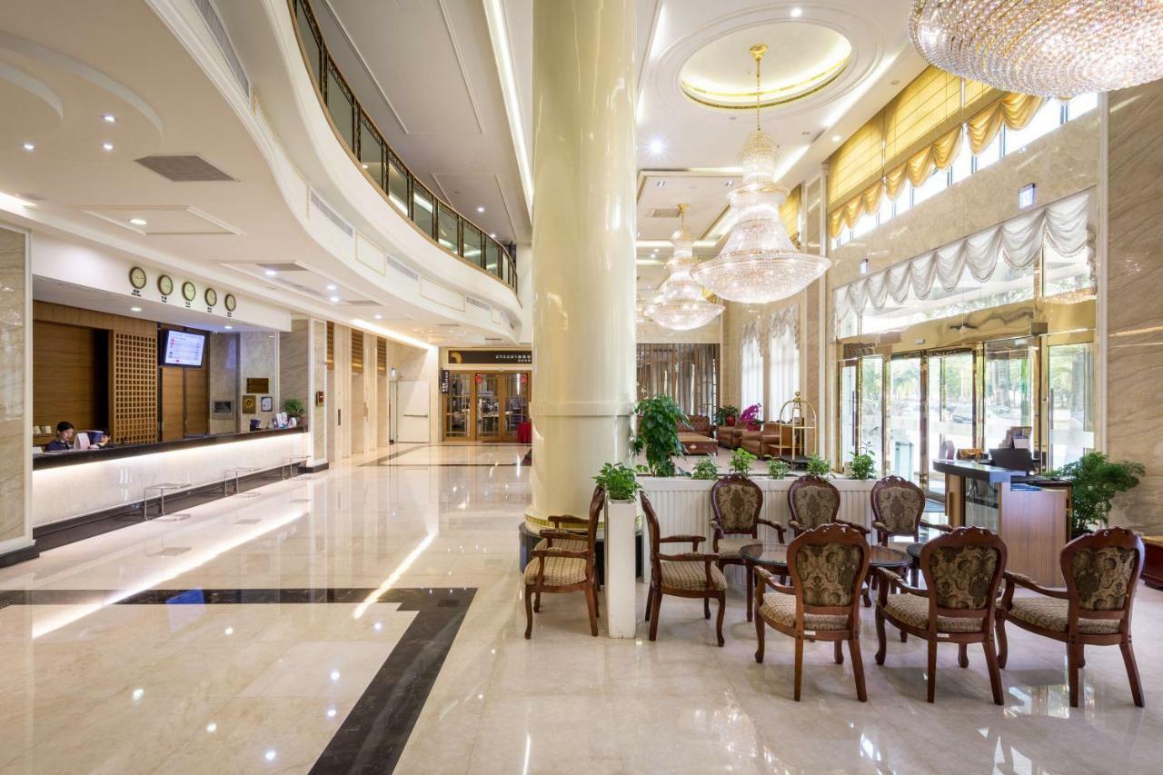Royal Chiayi Hotel Екстер'єр фото